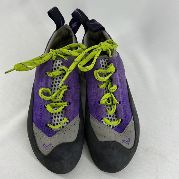 Evolv Climbing Shoe - Picture 2 of 9